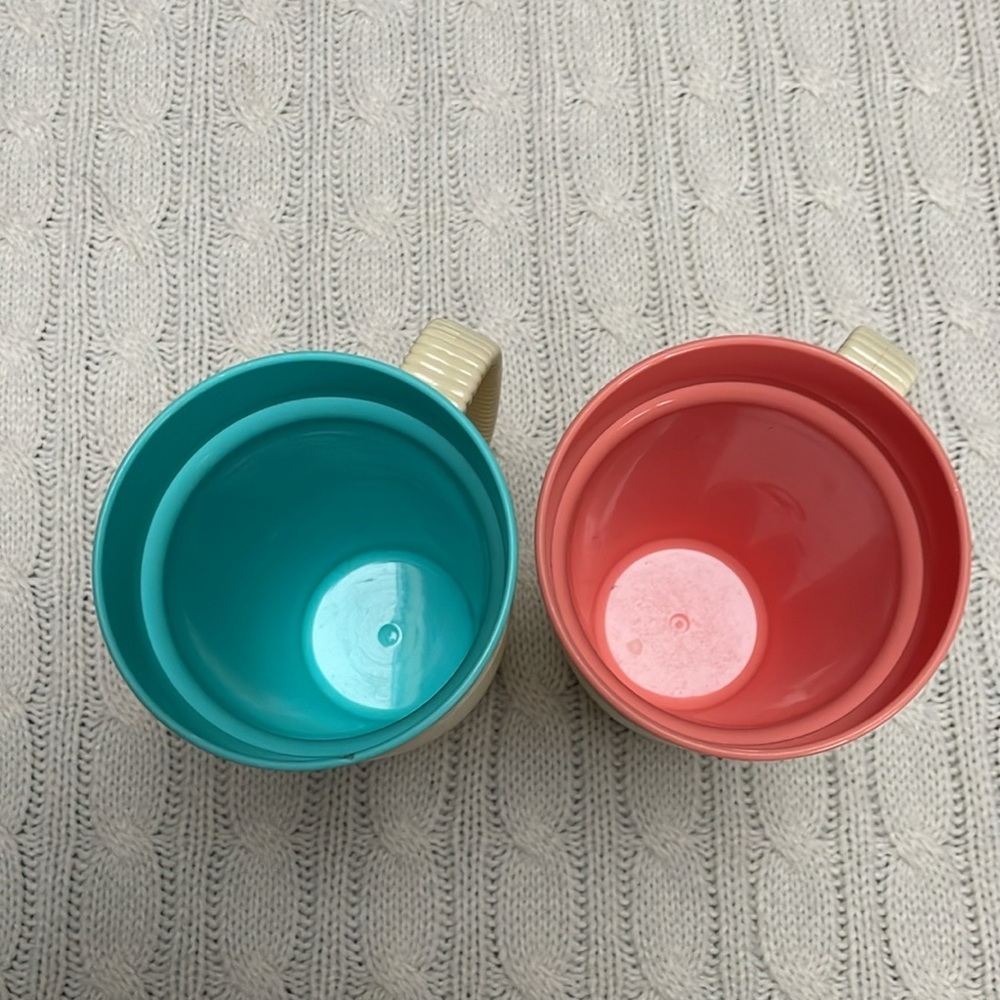 VTG Raffiaware plastic mugs. Thermo-Temp Mallory Randall Corp coral aqua handles - Picture 3 of 7